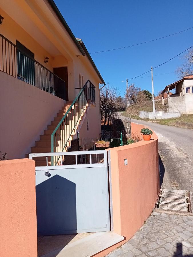 Alojamento Local - Casa Amarela Alvaiazere Bagian luar foto